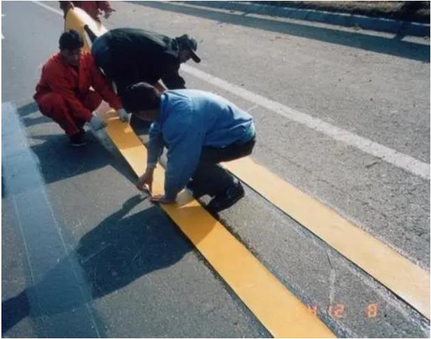 預(yù)成型標(biāo)線帶拆除